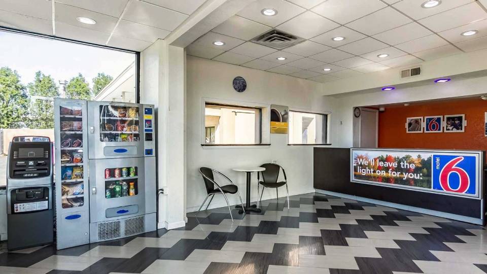 Motel 6 Newark Airport (EWR) Cheap Parking Long Term Rates from 8.