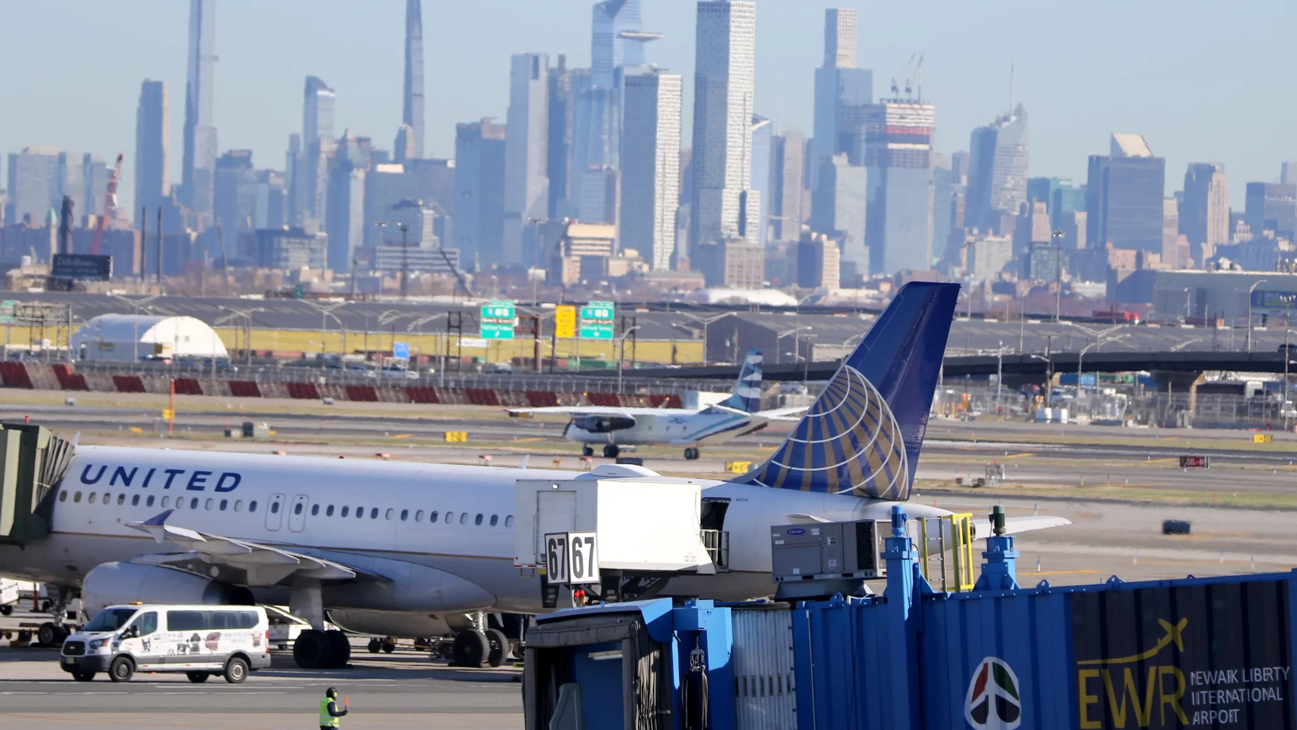 Comparing On-Airport and Off-Airport Parking: Which is Right for You?